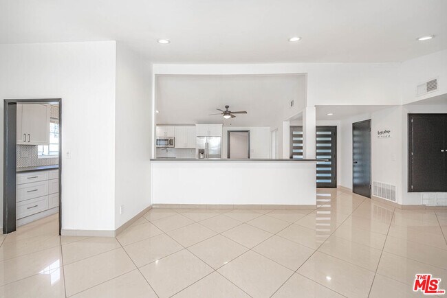 Building Photo - 20746 Clarendon St