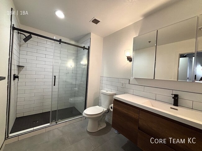 Building Photo - 204 Walnut St