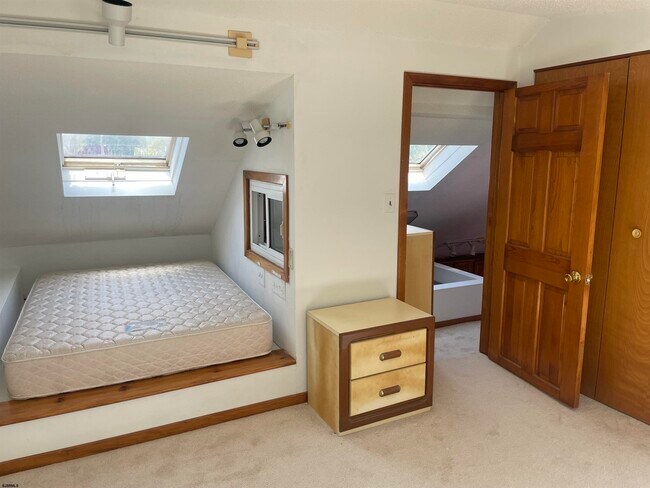 Building Photo - 202 Jefferson Ave