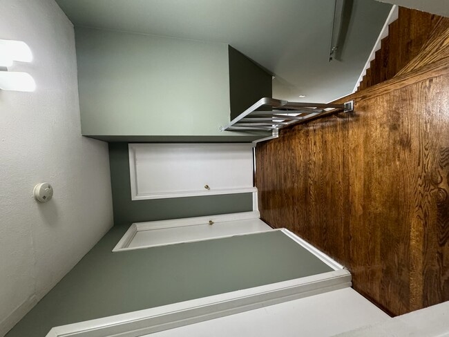 Building Photo - 9 E Judith Ann Dr