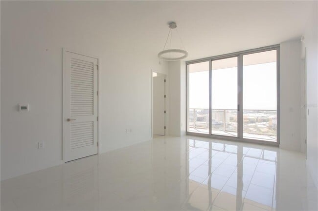 Building Photo - 400 Central Ave