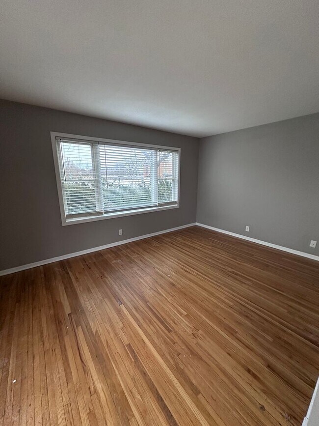 Building Photo - 6024-6026 W 35th Street