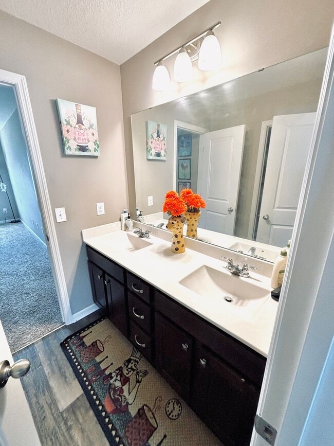 Building Photo - Solar Home!  Beautiful 4bed/3bath Single Family Home in Shakopee