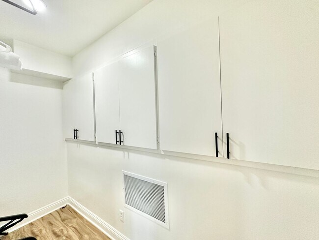 Building Photo - Breathtaking Custom Country Two-Story Home, Fully Remodeled & Beautifully Appointed on Private 20...