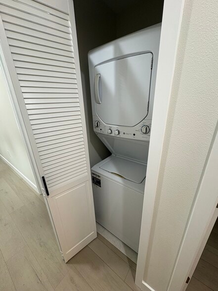 Building Photo - 2410 W Stanford St