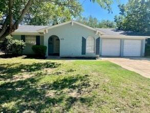 Building Photo - Spacious 5 bedroom Home located in the heart of Burleson!