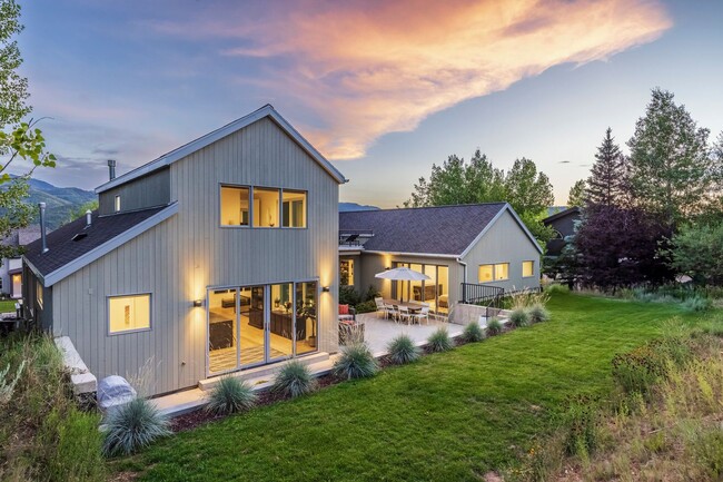 Building Photo - Unique and Modern Home in Jeremy Ranch, Pa...