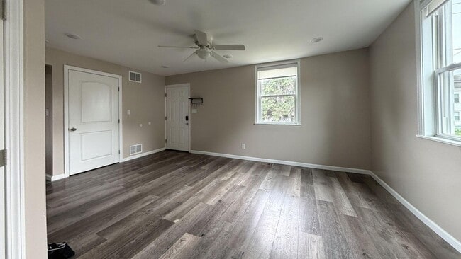 Building Photo - 8008 Algon Ave