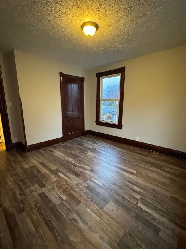 Building Photo - 1147 Heaton St