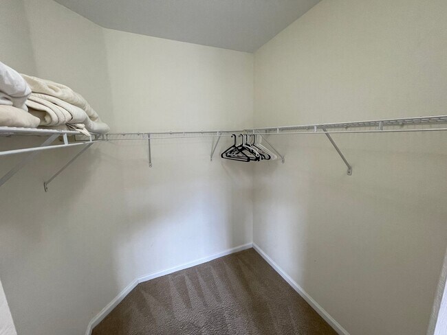 Building Photo - ANNUAL RENTAL - FULLY FURNISHED 1 BED / 1 ...