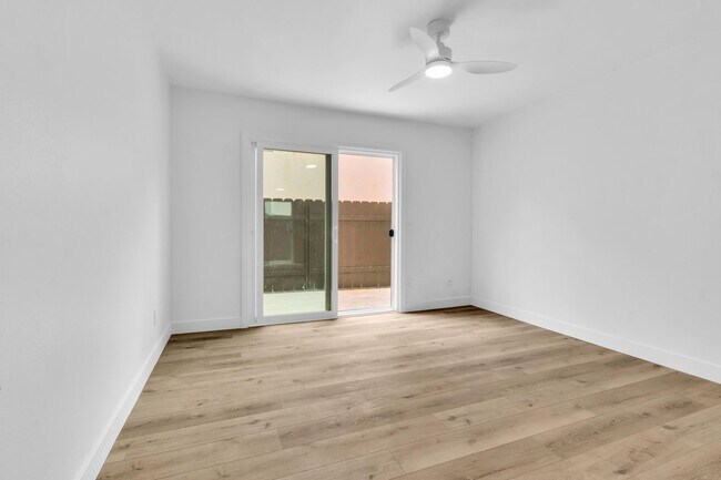Building Photo - 428 W Los Angeles Dr