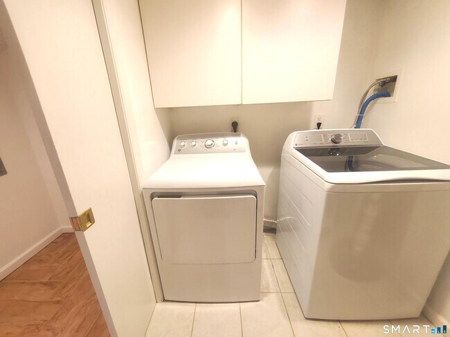 Building Photo - 42 County St