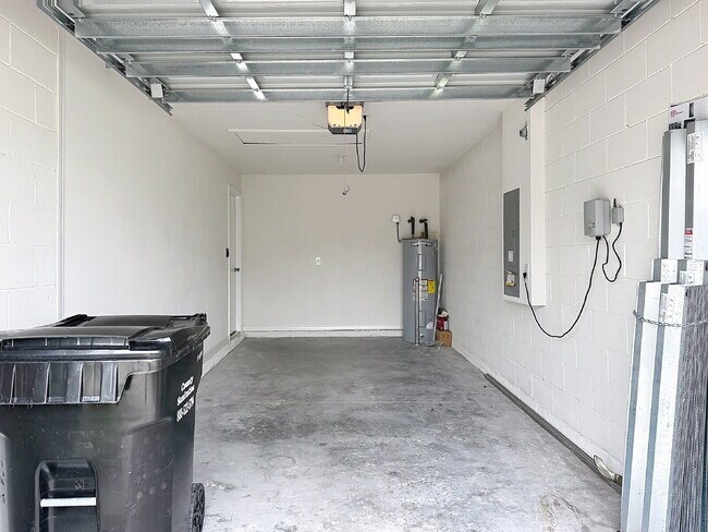 Building Photo - 3210 Suncoast Plains Dr