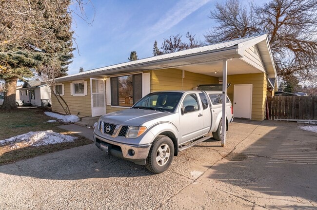 Building Photo - 3 Bedroom 1.5 Bath