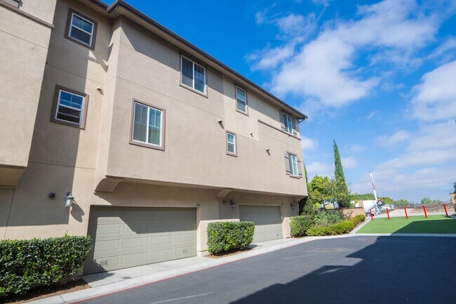 Building Photo - Amazing 3 Bedroom Condo available now! Totally loaded unit, schedule a tour today!