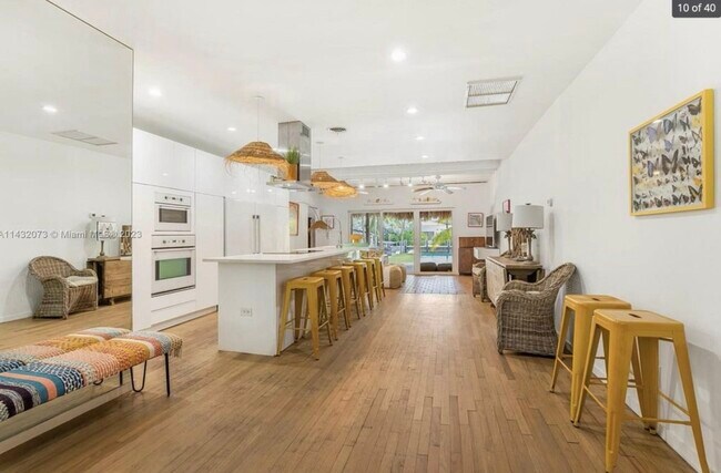 Building Photo - 7960 Hawthorne Ave