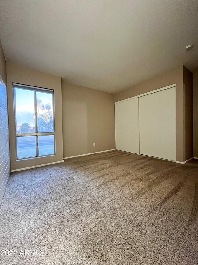 Building Photo - 1701 W Tuckey Ln