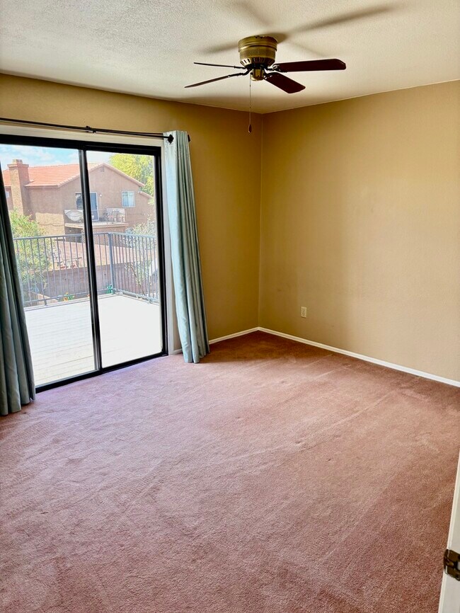 Building Photo - Charming house with 3 beds and 2 bath is n...