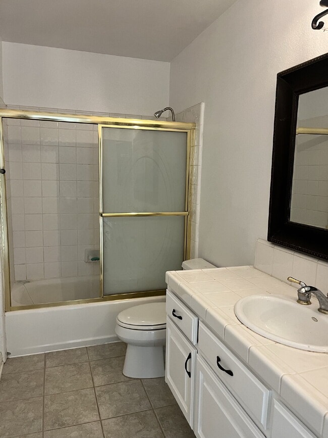 Building Photo - "Charming 3-Bed Oasis with 2 Baths in Moor...
