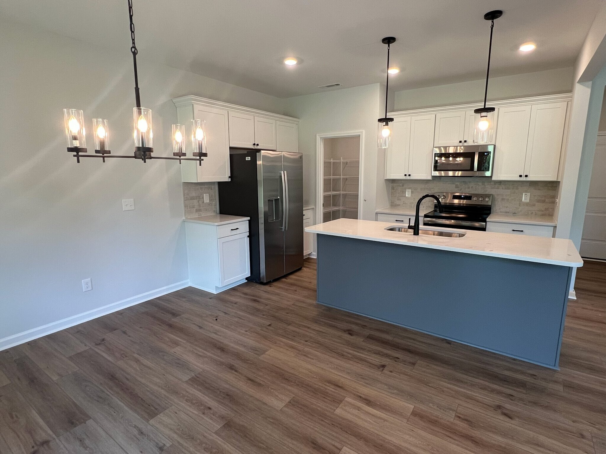 Building Photo - 427 White Oak Gdn Wy