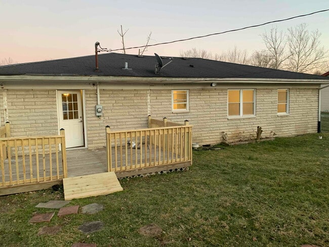 Building Photo - 122 Estonia Dr