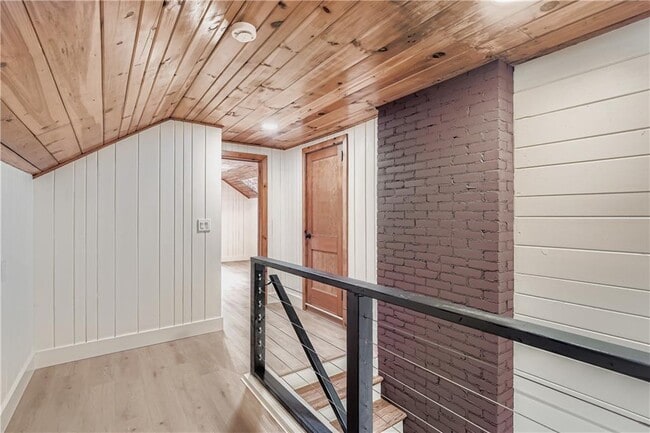 Building Photo - 458 Shannon Dr SW