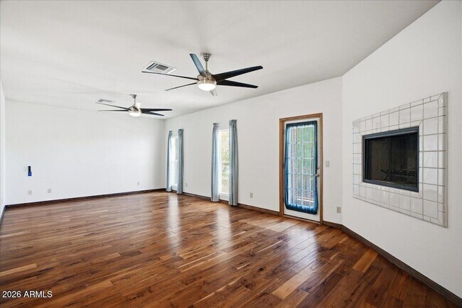 Building Photo - 2157 E Alameda Dr
