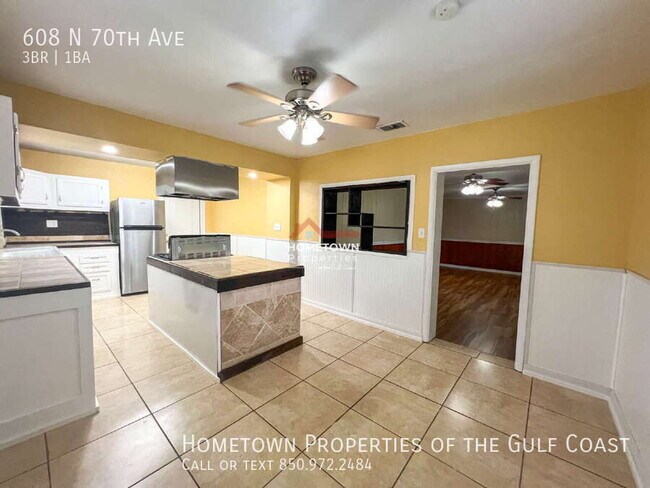 Building Photo - 608 N 70th Ave