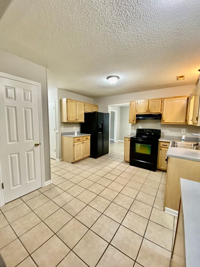 Building Photo - 4 Bedroom Home for Rent