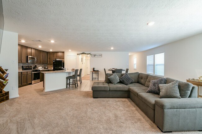 Building Photo - 6223 Topaz Pnes Trl