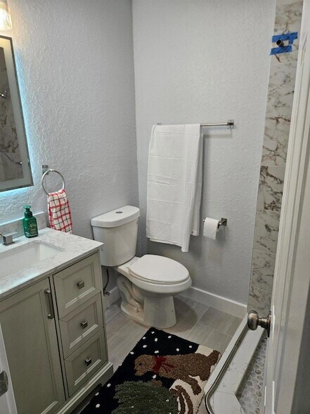 Building Photo - 2010 NE 33rd St