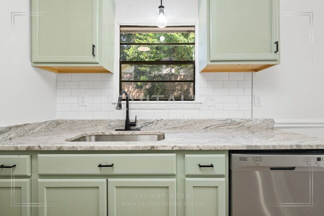 Building Photo - 5812 Hanging Moss Ct