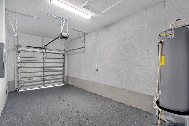 Building Photo - Brand new Duplex stocked with upgrades