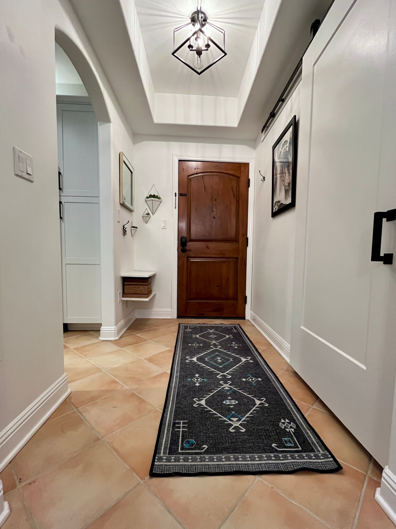 entryway - 5037 Rosewood Ave