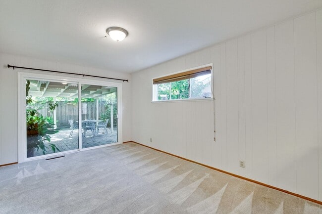 Building Photo - 1534 Crespi Dr
