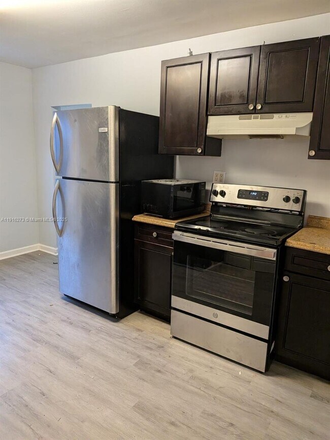 Building Photo - 2132 McKinley St