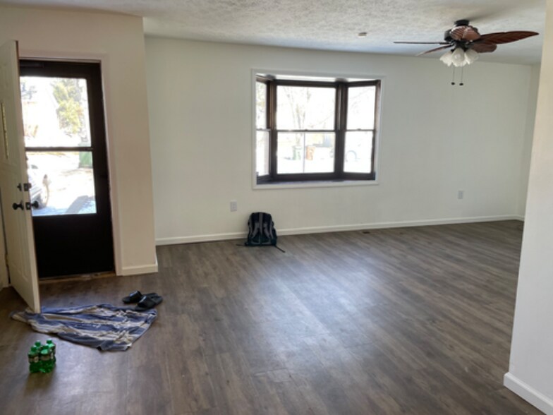 Building Photo - 617-621 N Sherry Dr