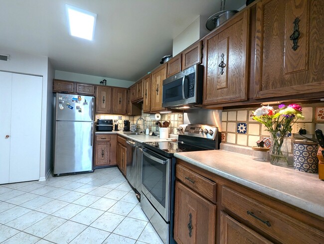 Building Photo - 693 Mallard Ln
