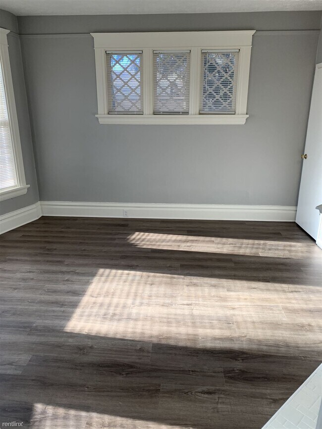 Building Photo - 2 br, 1 bath Duplex - 2530 West Gardner Av...