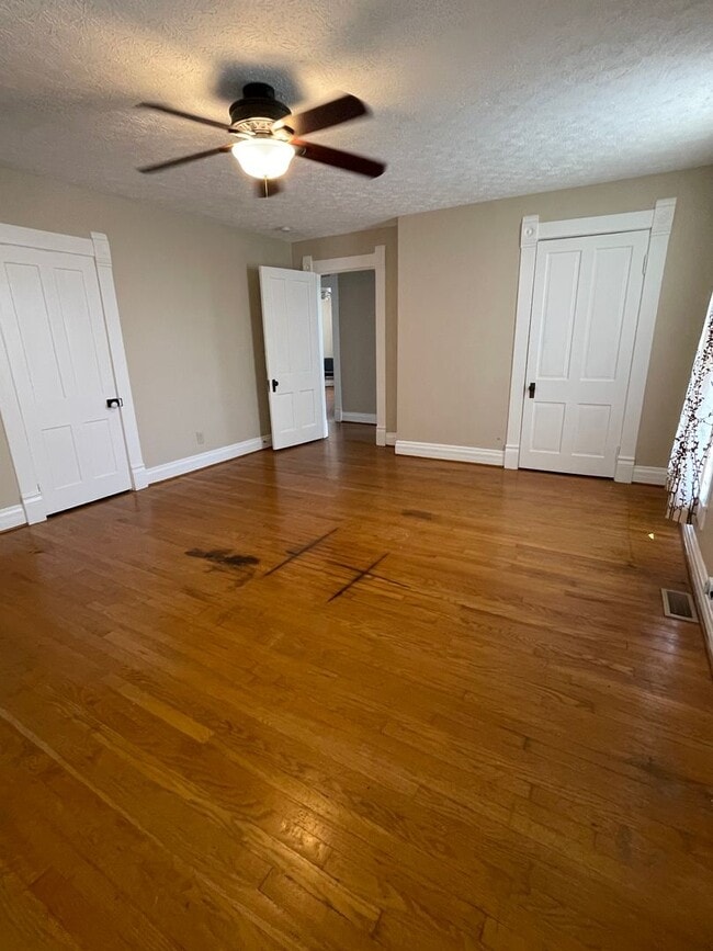 Building Photo - Beautiful historic home
