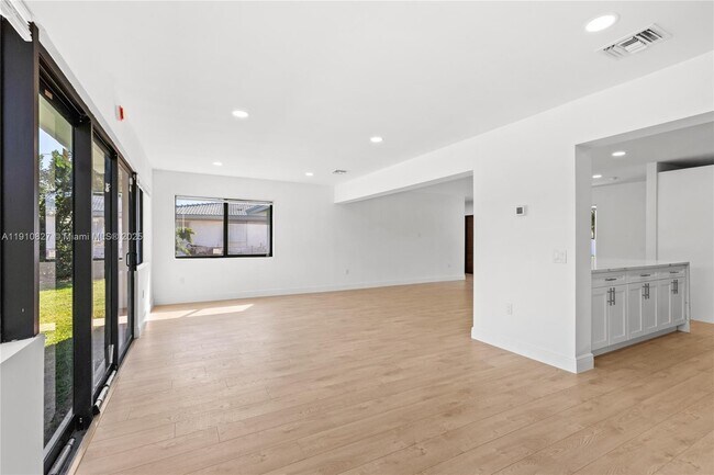 Building Photo - 317 N 31st Ave