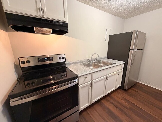 Building Photo - 4880 Hale Rd