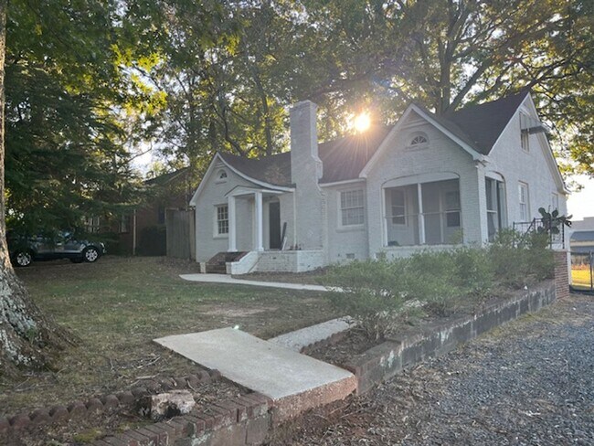 Building Photo - 1339 St Julien St