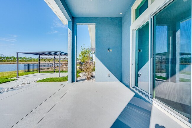 Building Photo - Luxurious Solar Powered 4 Bedroom, 3 Bath ...