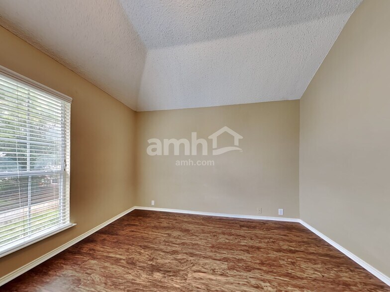 Building Photo - 3406 Broadview Ct