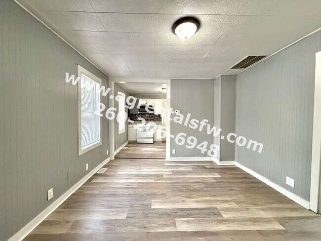 Building Photo - 1 Bedroom House