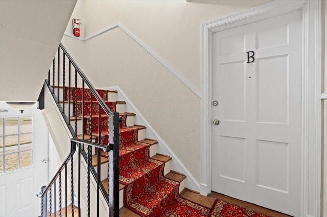 Building Photo - SUMMERVILLE CONDO