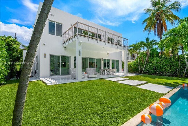 Primary Photo - 6050 La Gorce Dr