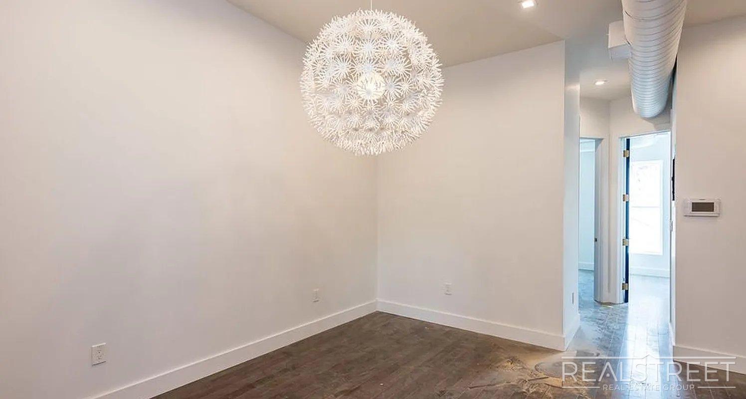 Building Photo - Massive 3 Bed (Flex 4 Bed) 3.5 Bath Duplex with Private Backyard in Bed-Stuy