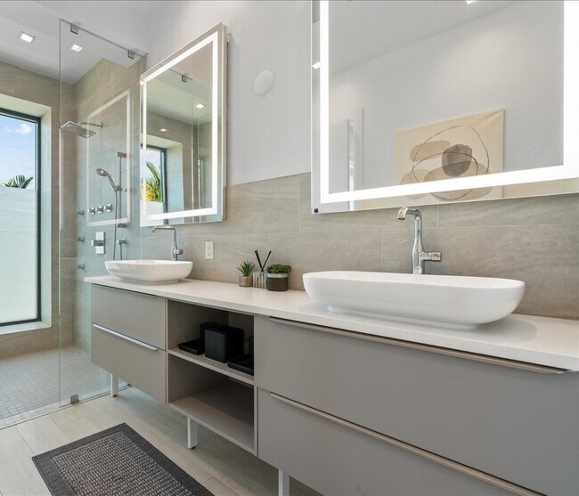 Building Photo - 1311 Bay Dr